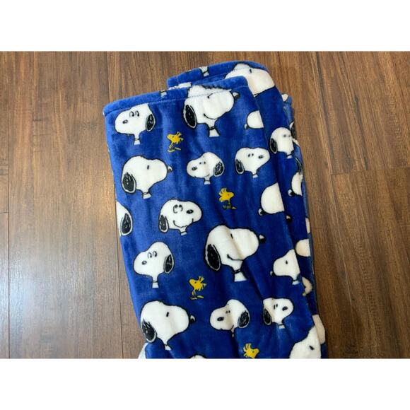 SNOOPY Blue "Snoopy n’ Woodstock ”Soft Home Decorative Throw Blanket Collection - Picture 2 of 5